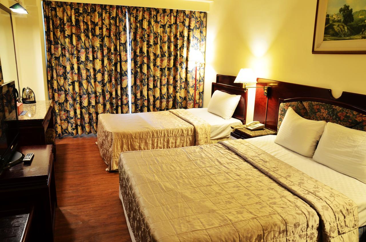 แฟมิลี โฮเต็ล - หลินเซิน Hotel ไถหนาน ภายนอก รูปภาพ