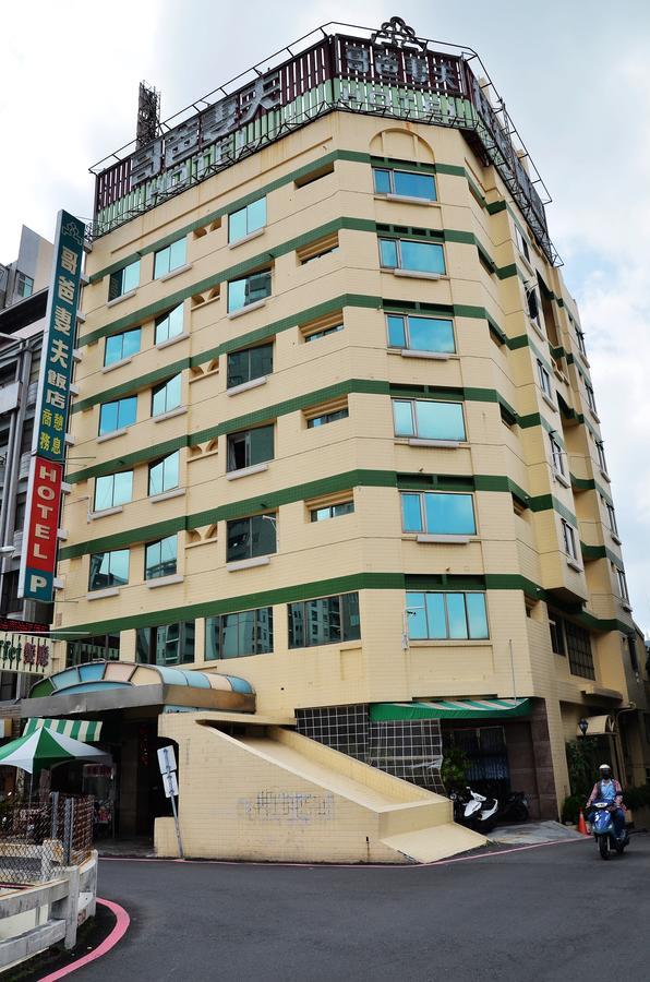 แฟมิลี โฮเต็ล - หลินเซิน Hotel ไถหนาน ภายนอก รูปภาพ